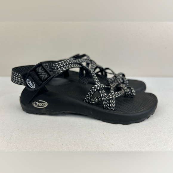Chaco Black and White Strappy Sandals Womens Size 7 Beach Travel Resort Casual - Picture 3 of 9